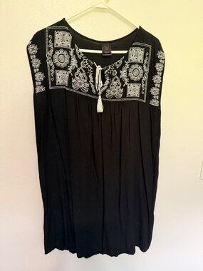 W Wrapper Coverup or Dress Black with White EmBroidery and Tie 2X